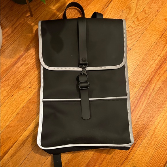 Rains backpack, like new - Picture 4 of 5